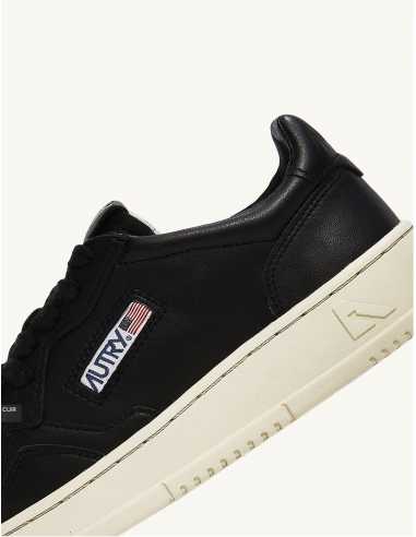 Sneakers Medalist Low Noir Autry Homme zoom sur le logo | Toulouse Soulery