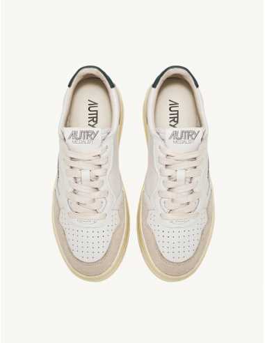 Sneakers Medalist Low Blanc et Mount Autry Homme présentées de dessus | Toulouse Soulery Sneakers Medalist Low Blanc et Mount Autry Homme présentées de dessus | Toulouse Soulery