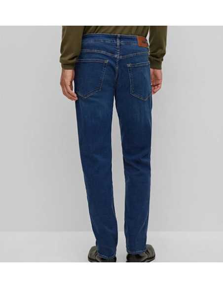 Jean Regular Fit Denim Stretch Bleu Foncé Boss Homme porté de dos | Toulouse Soulery