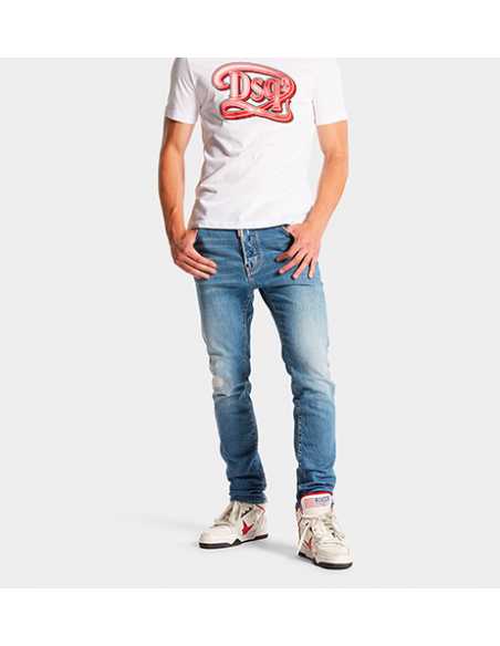T-shirt DSQ2 Regular Fit Blanc et Rouge Dsquared2 Homme présenté porté de face de loin | Toulouse Soulery