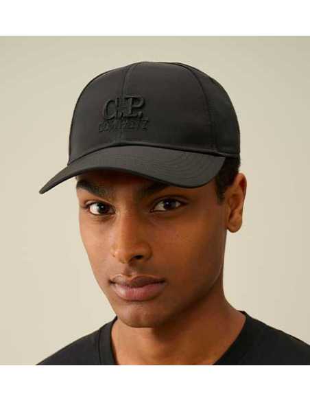 Casquette Chrome-R Logo Noire C.P Company présentée portée de face | Toulouse Soulery