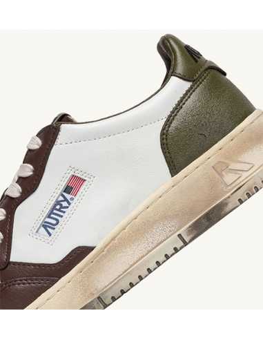 Basket Vintage Low En Cuir Tricolor Autry Homme zoom sur le logo | Toulouse Soulery Basket Vintage Low En Cuir Tricolor Autry Homme zoom sur le logo | Toulouse Soulery