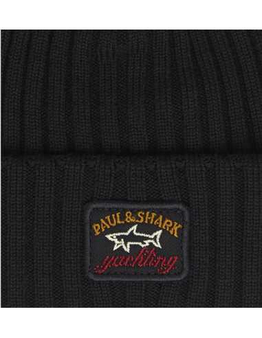 Bonnet En Laine Côtelée Avec Badge Noir Paul & Shark Homme zoom sur le logo | Toulouse Soulery Bonnet En Laine Côtelée Avec Badge Noir Paul & Shark Homme zoom sur le logo | Toulouse Soulery