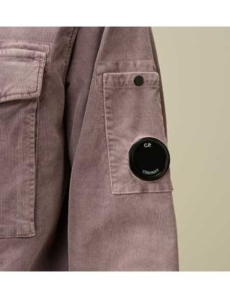 Chemise Boutonnée En Velours Côtelé Violette C.P Company zoom sur le logo | Toulouse Soulery