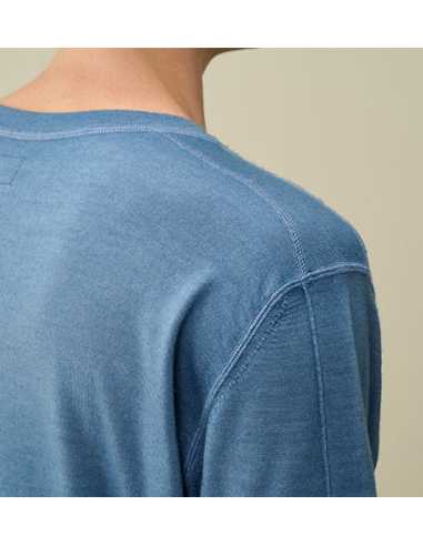 Pull Col Rond En Laine Mérinos Bleu C.P Company Homme zoom sur la couture | Toulouse Soulery Pull Col Rond En Laine Mérinos Bleu C.P Company Homme zoom sur la couture | Toulouse Soulery