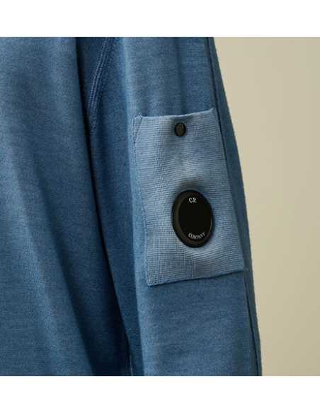Pull Col Rond En Laine Mérinos Bleu C.P Company Homme zoom sur le logo | Toulouse Soulery