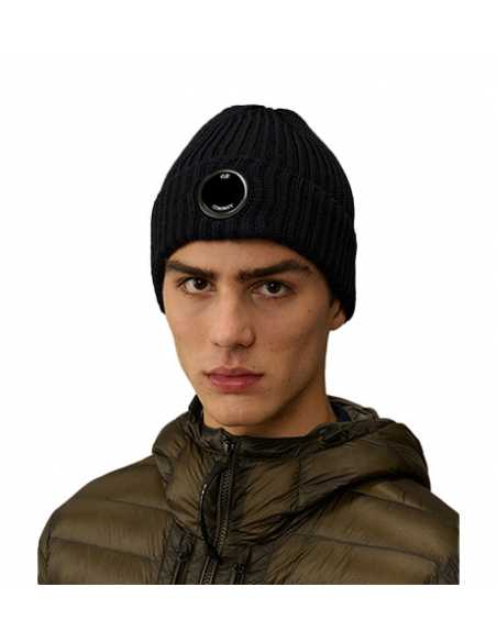Bonnet en Laine Mérinos Extrafine Bleu CP Company Homme, présenté porté de face| Toulouse Soulery