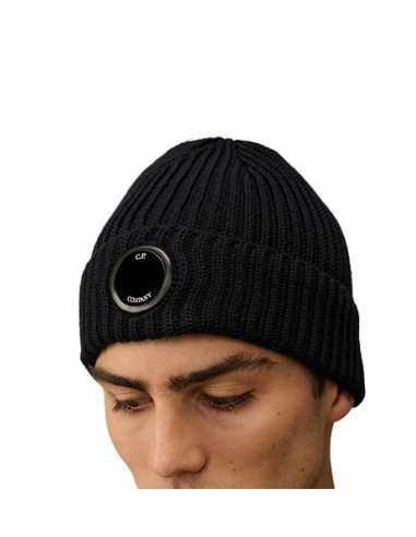 Bonnet en Laine Mérinos Extrafine Bleu CP Company Homme, zoom sur le détail de verre de lunette| Toulouse Soulery