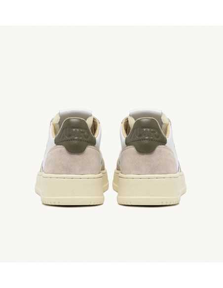 Baskets Medalist Low En Cuir Blanc Et Vert Et Daim Beige Autry présenté de dos| Toulouse Soulery
