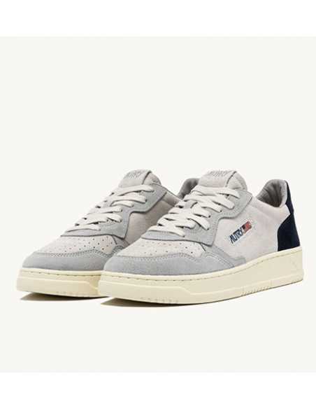 Baskets Medalist Low En Daim Gris Loft Et Bleu Autry présenté par paire| Toulouse Soulery