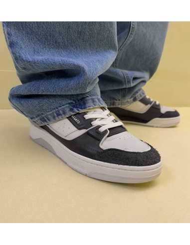 Sneakers Clay Beige et Noire Axel Arigato présenté porté| Toulouse Soulery