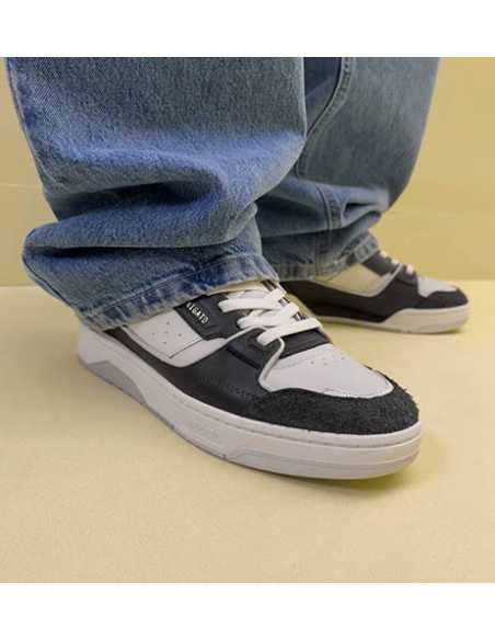 Sneakers Clay Beige et Noire Axel Arigato présenté porté| Toulouse Soulery