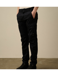Pantalon cargo ergonomique en satin extensible C.P. Company présenté de face| Toulouse Soulery 2