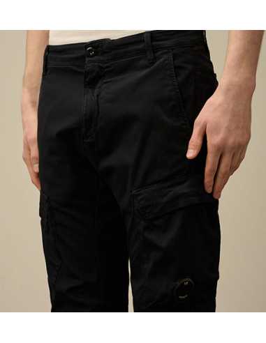 Pantalon cargo ergonomique en satin extensible C.P. Company zoom logo| Toulouse Soulery