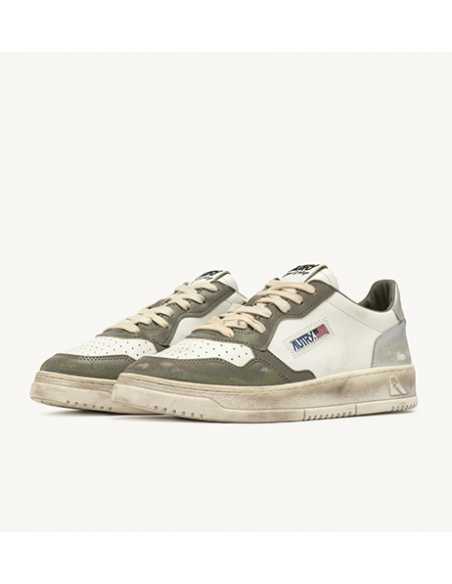 Baskets Medalist Low Super Vintage Whisper Blanc Vert & Silver Autry pour Homme présenté de profil| Toulouse Soulery
