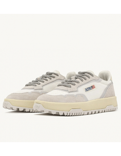 Baskets Wildpace Low En Tissu Et Daim Blanc Et Marshmallow Autry pour Homme présenté de face| Toulouse Soulery 2