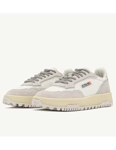 Baskets Wildpace Low En Tissu Et Daim Blanc Et Marshmallow Autry pour Homme présenté de profil| Toulouse Soulery