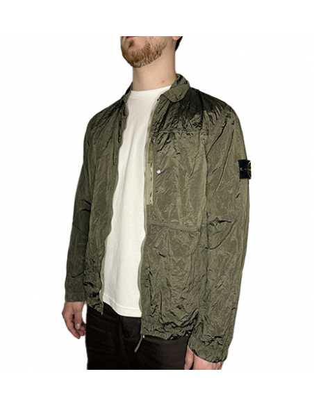 Surchemise Nylon Metal In Econyl Militiare Homme Stone Island, présentée de côté ｜Soulery Toulouse