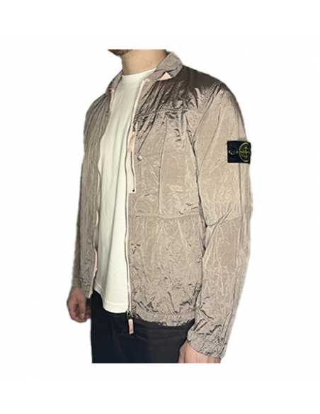 Surchemise Nylon Metal In Econyl Antique Rose Stone Island présentée de profil ｜Soulery Toulouse