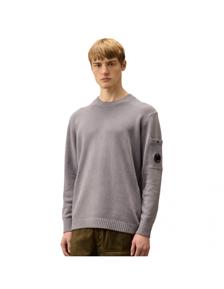 Pull Ras Du Cou Lavander Coton Avec Lentilles CP Company présenté porté de face | Soulery Toulouse