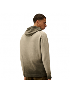 Sweat À Capuche En Coton Chenille Gris CP Company présenté porté de face | Soulery Toulouse 2