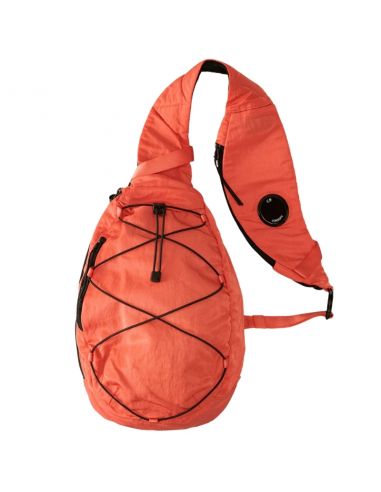 Crossbody Rucksack Poinciana C.P. Company présenté de face｜Soulery Toulouse