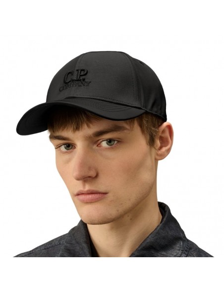 Casquette Chrome-R Logo Noire C.P. Company présentée de face portée｜Soulery Toulouse
