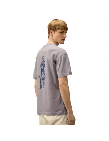Tee-shirt Jersey Logo Coton 30/1 Lavander Violet C.P. Company présenté de dos porté｜Soulery Toulouse