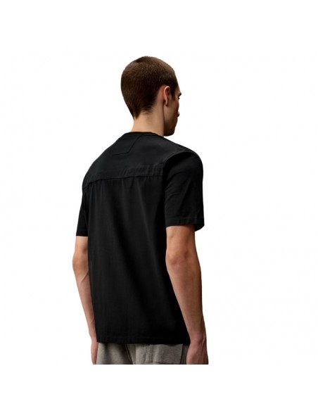 Tee-Shirt Jersey Metropolis Chest Logo Black C.P. Company présenté de dos porté｜Soulery Toulouse
