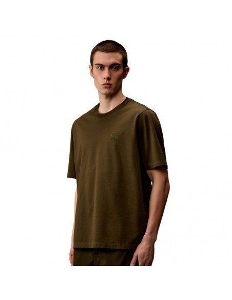 Tee-Shirt Jersey Metropolis Chest Logo Ivy Green C.P. Company présenté de face porté｜Soulery Toulouse