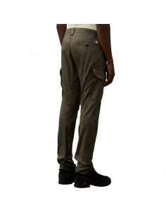 Pantalon Cargo Stretch Sateen Smoked Pearl C.P. Company présenté de face porté｜Soulery Toulouse 2