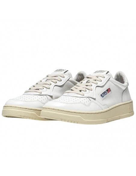 Baskets Medalist Low en Cuir Blanc Autry présentées en double｜Soulery Toulouse