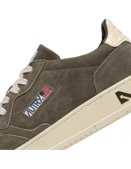 Sneaker Medalist Low En Daim Vischio Et Off White Autry Homme, zoom sur le logo｜Soulery Toulouse