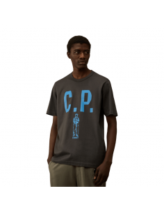 T-shirt En Jersey Mercerisé Ombre Foncée Gris C.P. Company, présenté porté de face ｜Boutique Homme Toulouse