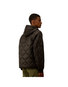 Veste Matelassée À Capuche Avec Doublure Noire C.P. Company présentée portée de face｜Boutique Homme Toulouse 2