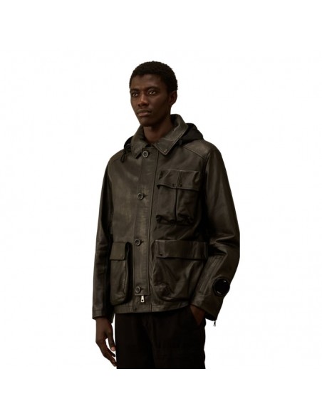 Veste en Cuir Mille Noire C.P. Company présentée portée de face｜Magasin Homme Toulouse