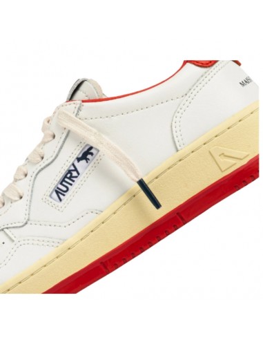 Sneakers Medalist Low 'Maison Kitsuné' Cuir Blanc et Red Clay Autry présentées de profil｜Boutique Homme Toulouse