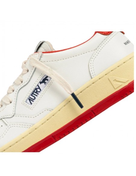 Sneakers Medalist Low 'Maison Kitsuné' Cuir Blanc et Red Clay Autry présentées de profil｜Boutique Homme Toulouse