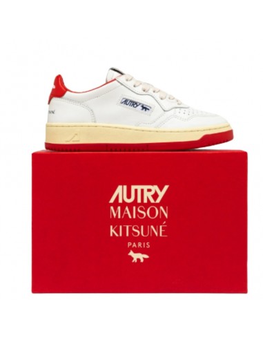 Sneakers Medalist Low 'Maison Kitsuné' Cuir Blanc et Red Clay Autry présentées portées de profil｜Boutique Homme Toulouse