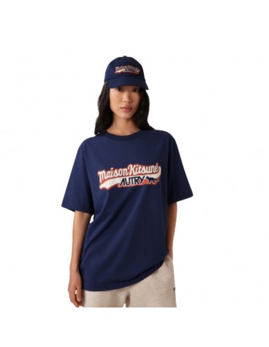 Tee Shirt Avec Logo Autry 'Maison Kitsuné' Unisex Autry présenté porté de face par une femme｜Boutique Homme Toulouse