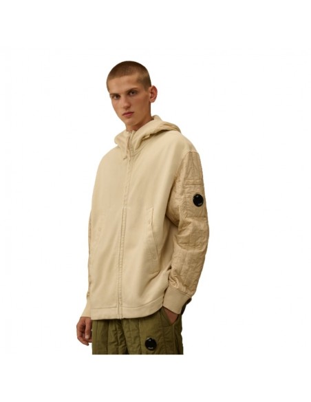 Sweat-shirt À Capuche Zippé En Molleton À Relief Diagonal Beige C.p. Company présenté porté de face｜Boutique Homme Toulouse