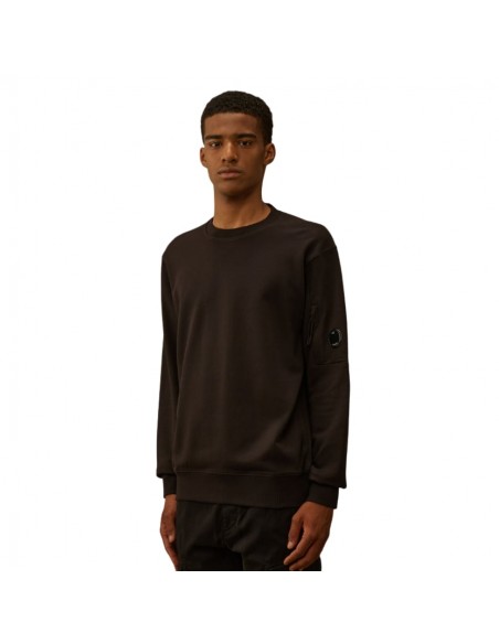 Sweat-Shirt Ras Du Cou Noir C.P. Company présenté porté de face｜Boutique Homme Toulouse