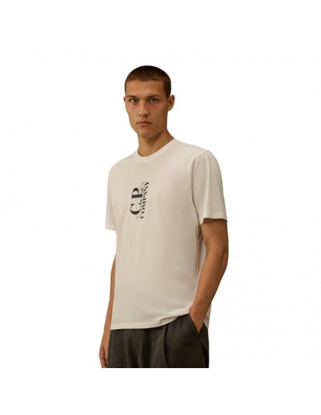 T-shirt avec Logo en Jersey 30/1 Gauze White C.P. Company présenté porté de face｜Boutique Homme Toulouse