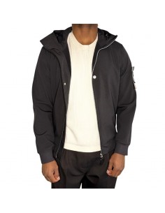 Soft Shell-R e.dye® Technology Black Homme Stone Island présentée portée de face｜Magasin Homme Toulouse