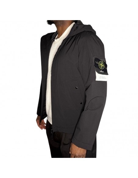 Soft Shell-R_E.Dye® Technology With PrimaLoft® Noire Homme Stone Island présentée portée de profil｜Magasin Homme Toulouse