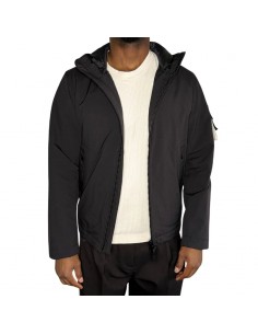 Soft Shell-R_E.Dye® Technology With PrimaLoft® Noire Homme Stone Island présentée portée de face｜Magasin Homme Toulouse