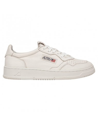 Sneaker Medalist Low White Homme Autry présentée portée de face｜Magasin Homme Toulouse