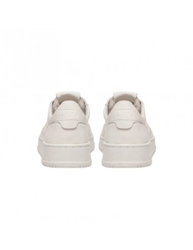 Sneaker Medalist Low White Homme Autry présentée portée de dos｜Magasin Homme Toulouse