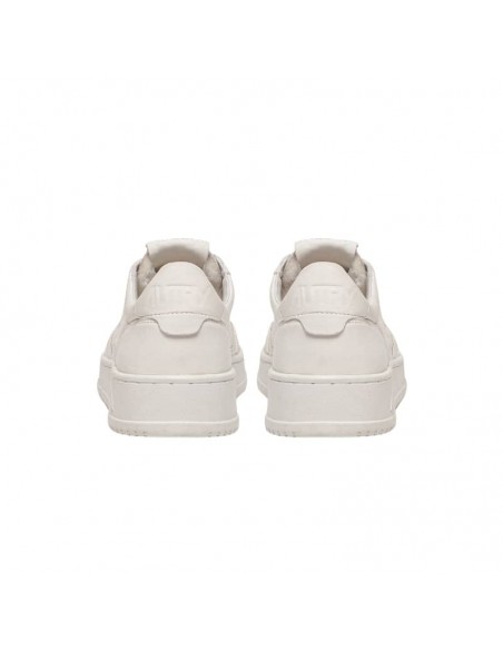 Sneaker Medalist Low White Homme Autry présentée portée de dos｜Magasin Homme Toulouse