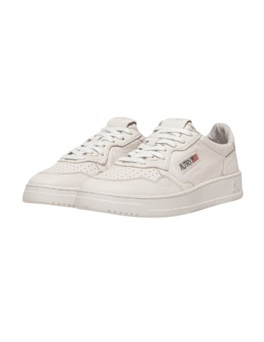 Sneaker Medalist Low White Homme Autry présentée portée de paire｜Magasin Homme Toulouse